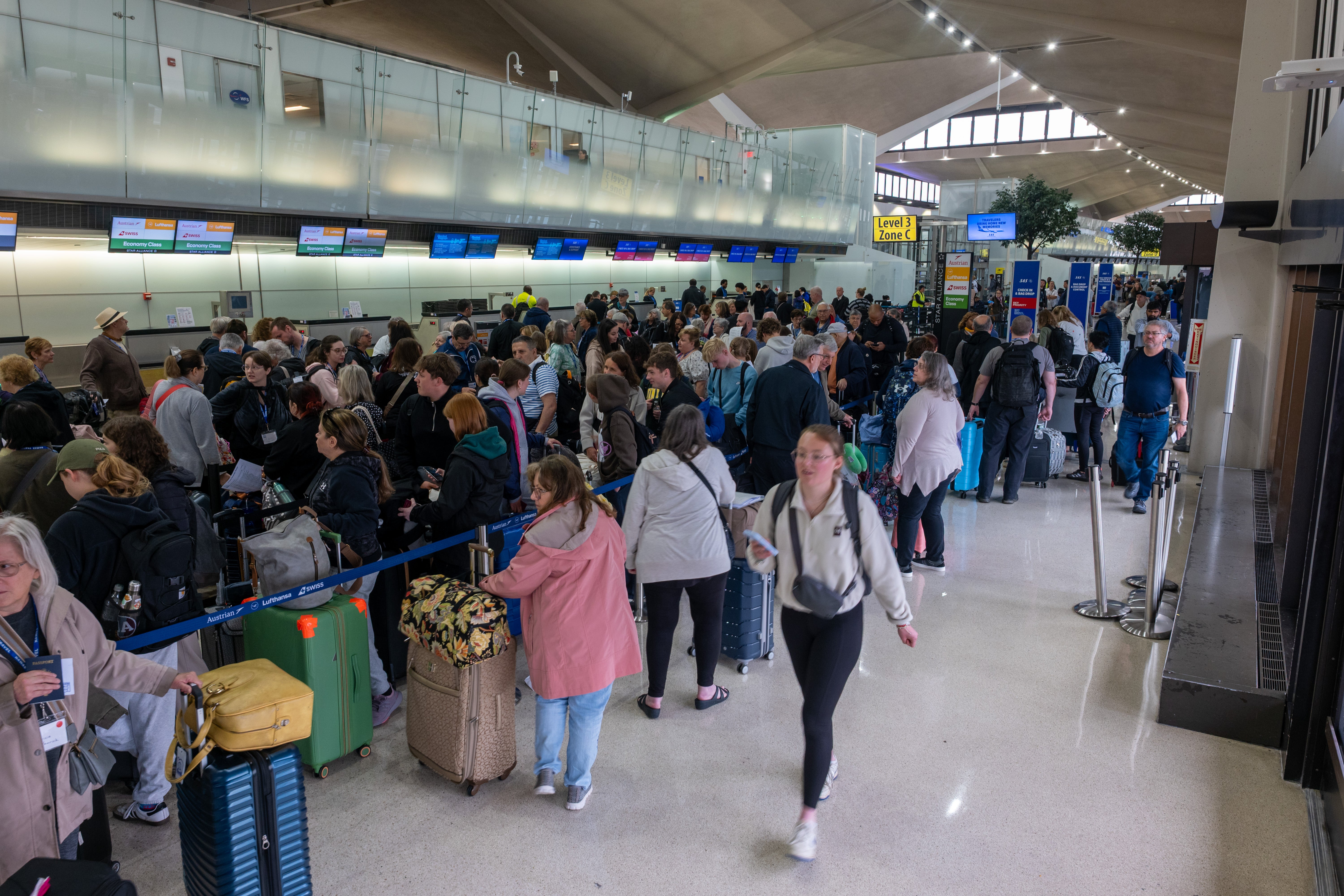 Image for Le PDG d’United Airlines parle de l’effondrement de l’aéroport de Newark