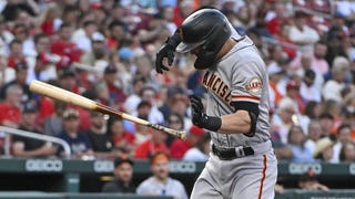 Infield single dooms Giants in 2-1 loss to Cardinals