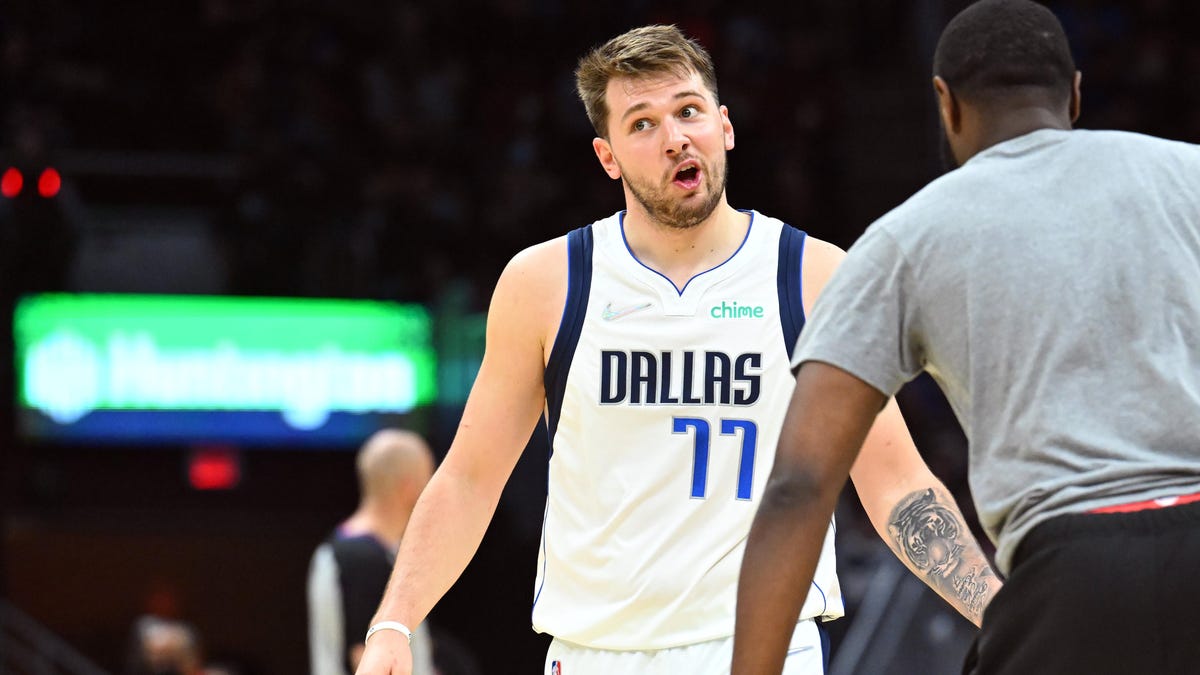 Luka Doncic says Giannis Antetokounmpo 'the best player in the NBA' after  Bucks hand Mavs fourth straight loss 