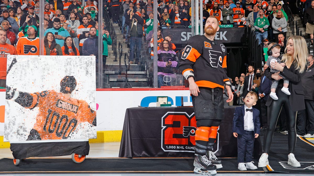 Flyers Wear Patch to Honour Claude Giroux's 1000th Game – SportsLogos.Net  News