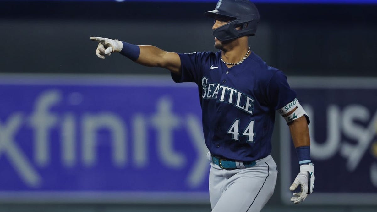 Eugenio Suarez's walkoff home run extends Mariners' win streak to