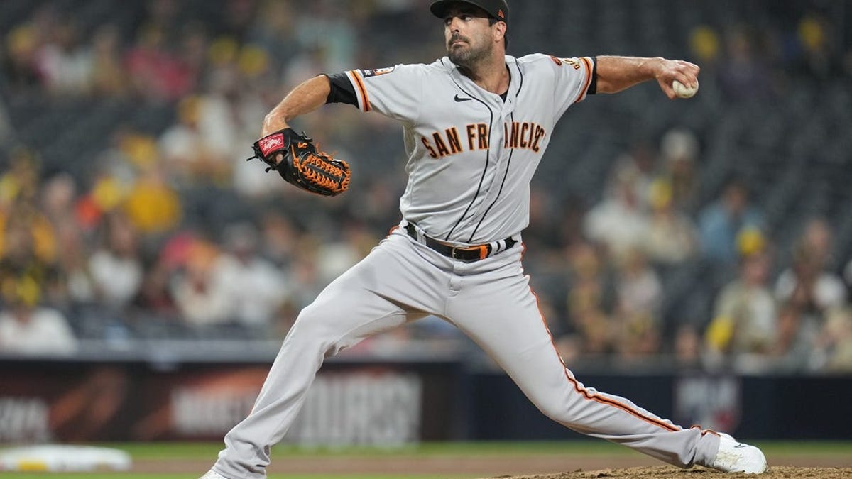 SF Giants look like contender in romp over big-pocketed Padres