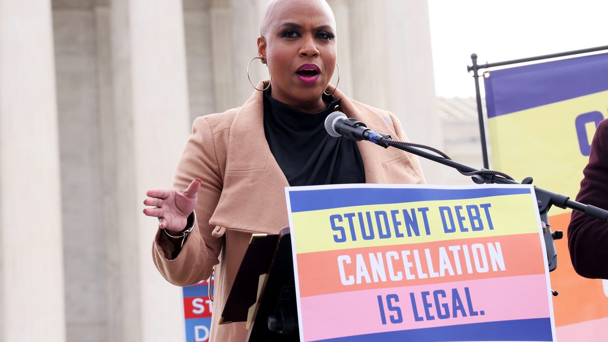 Rep. Ayanna Pressley goes public with alopecia and baldness