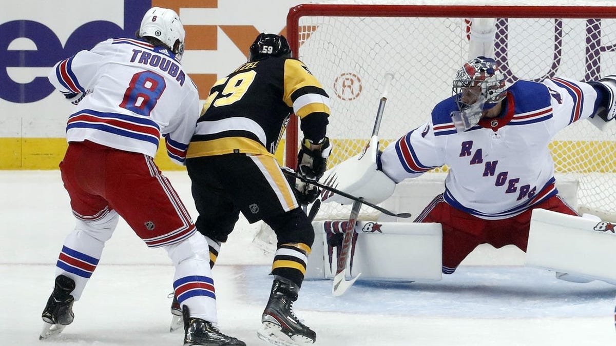Kris Letang's OT goal lifts Penguins over Rangers