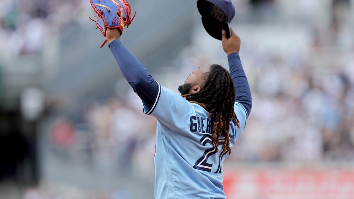 Yankees beat Blue Jays on Andrew Benintendi HR to avoid sweep