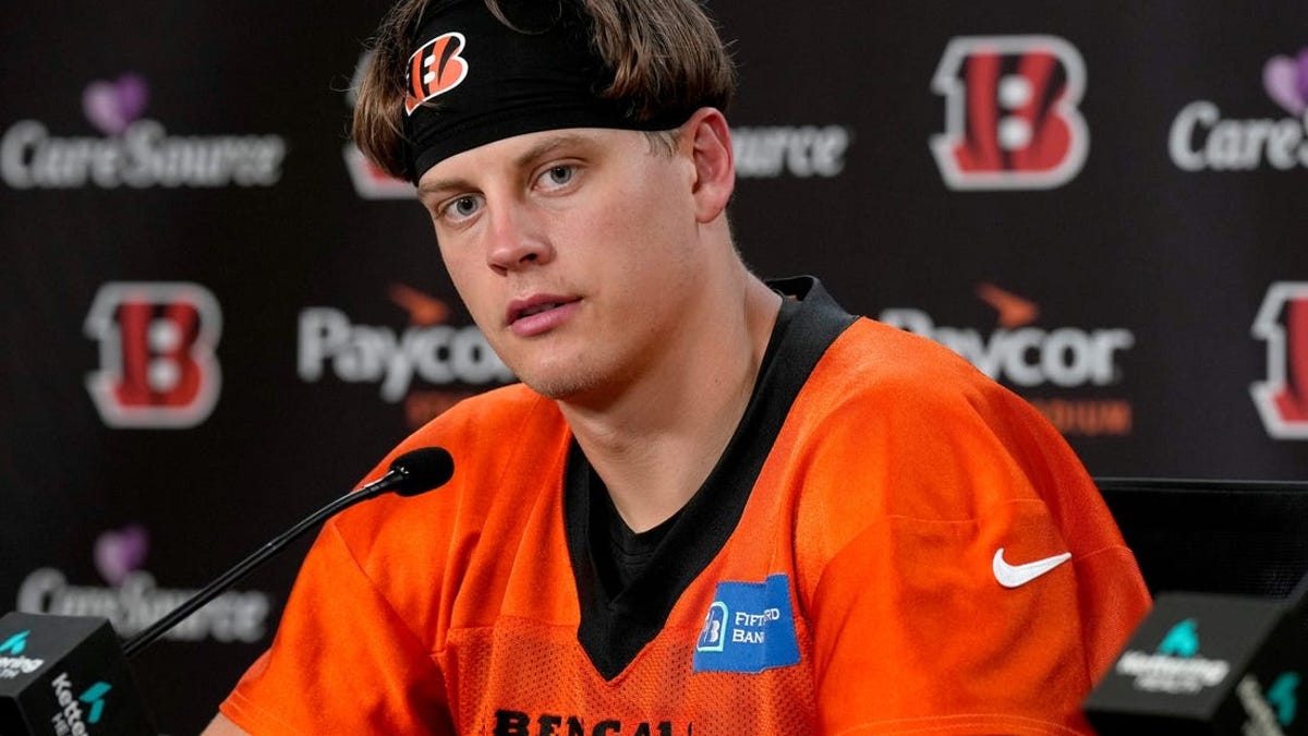 Why Joe Burrow is wearing the HEADBAND 