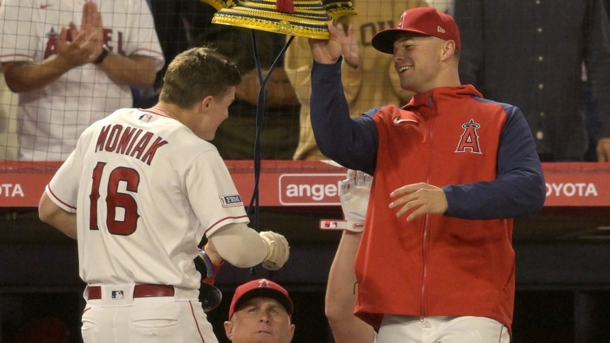 Mickey Moniak's 8th-inning homer sends Angels past Red Sox