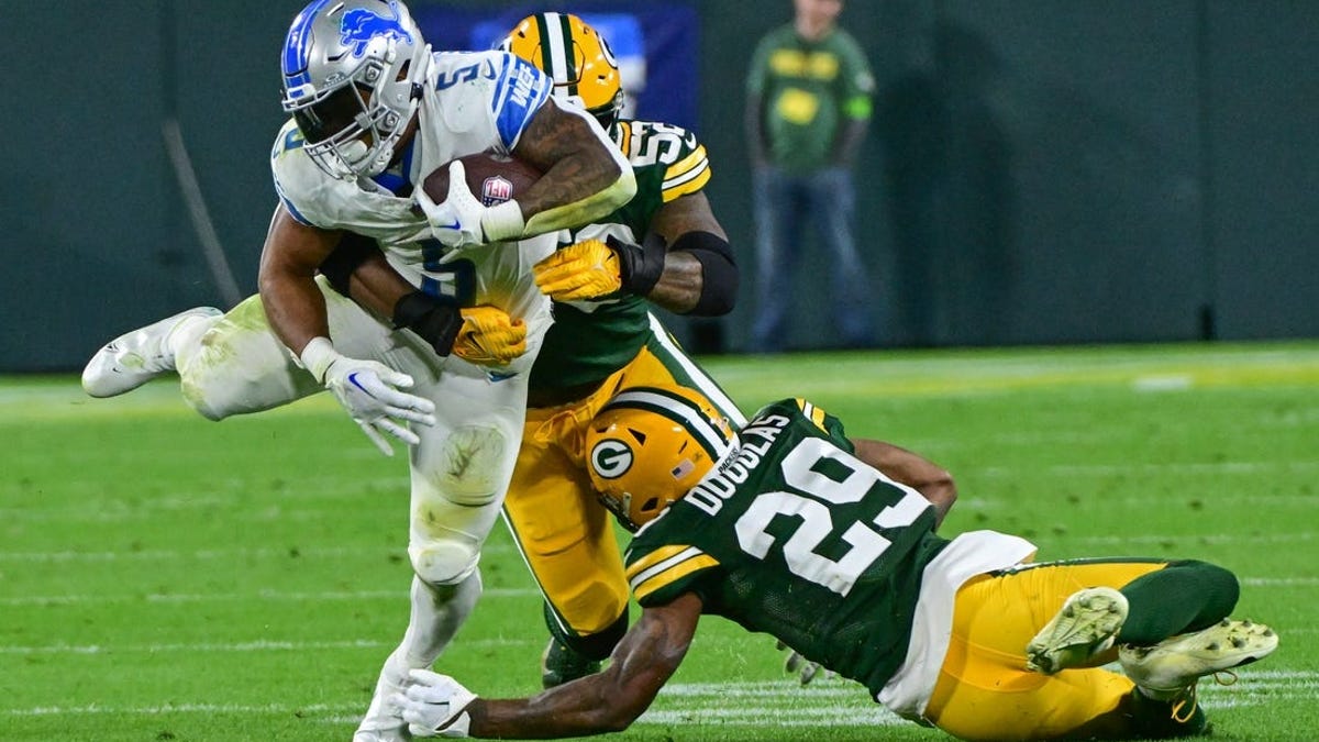 David Montgomery helps Lions top Packers, move into first in NFC North