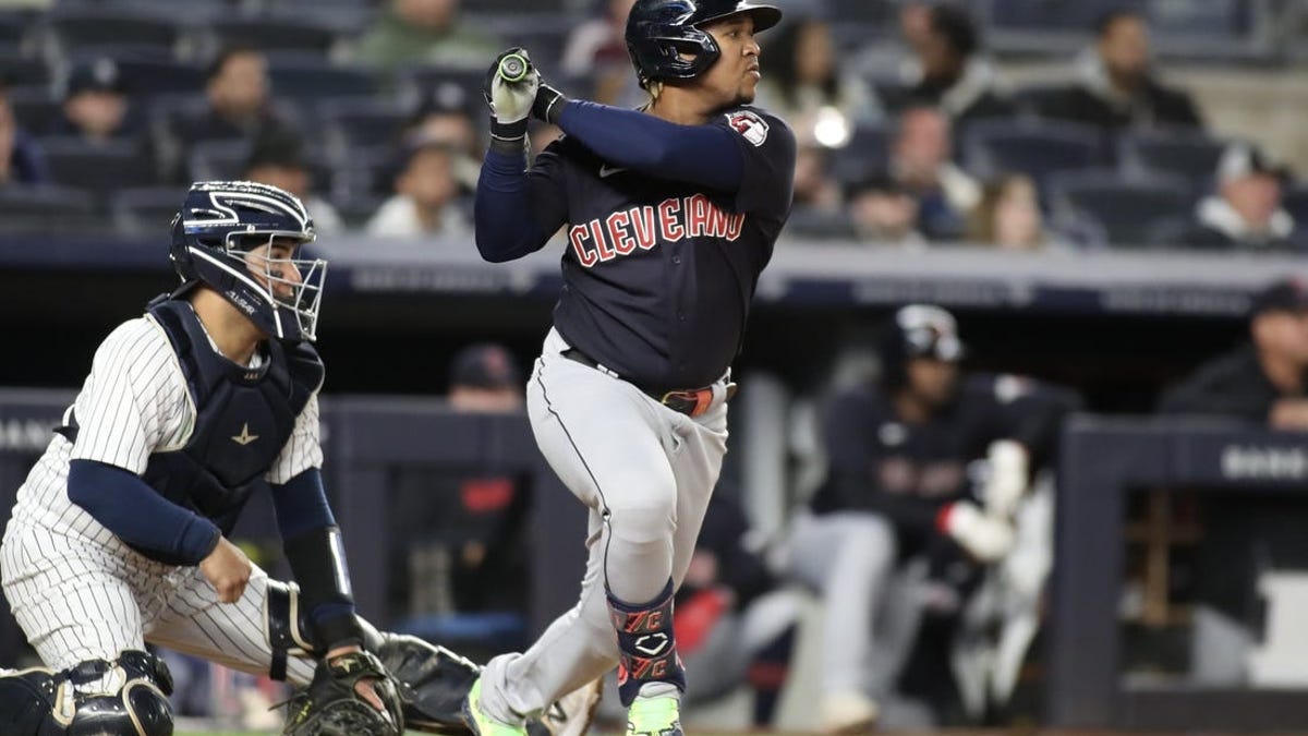 Red Sox rally stuns Yankees