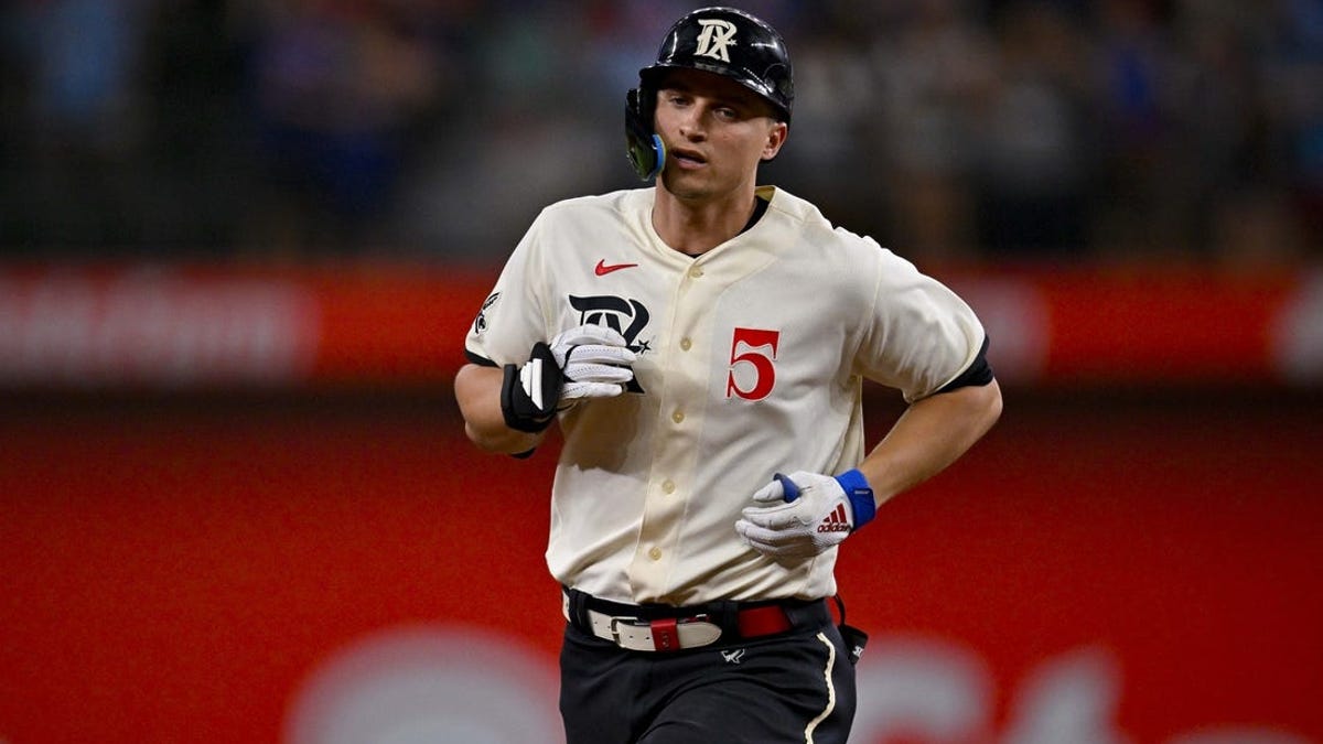 Los Angeles Dodgers' Corey Seager rounds the bases on his three-run home  run during the first inning of the team's baseball game against the  Baltimore Orioles, Tuesday, Sept. 10, 2019, in Baltimore. (