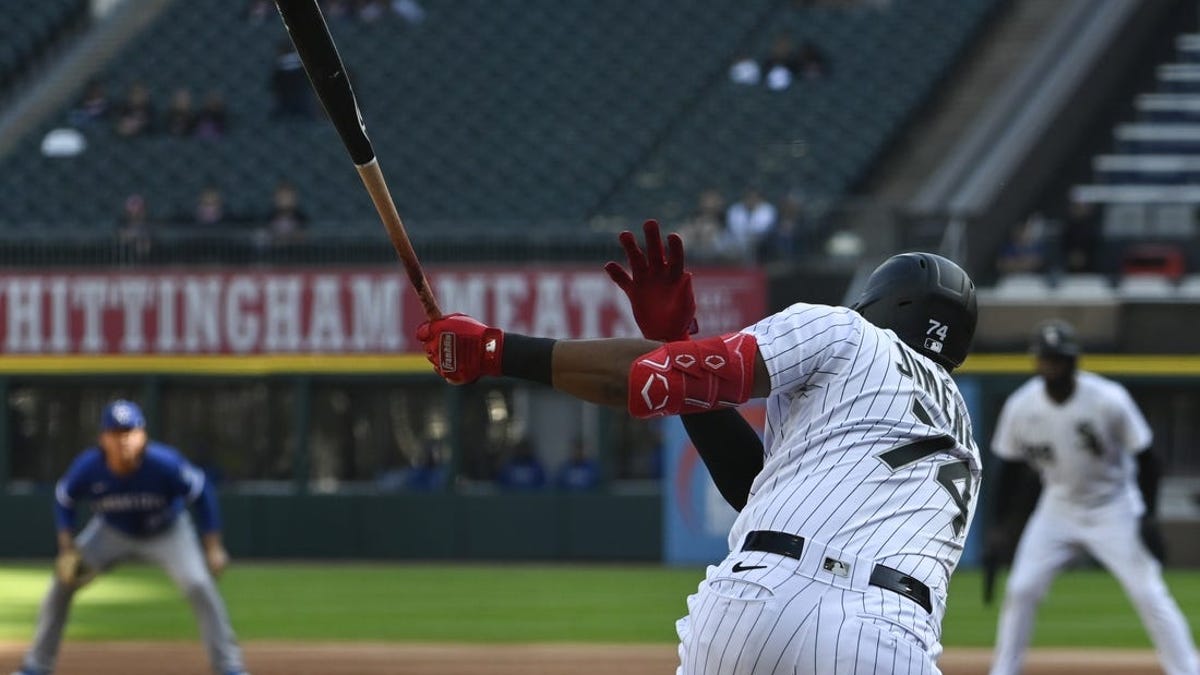 Davidson homers twice, White Sox beat Royals