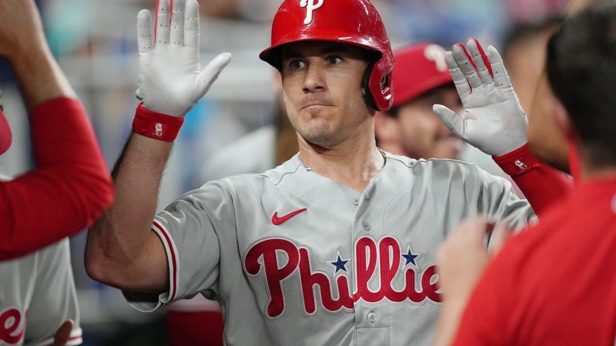 Phillies obtain All-Star catcher J.T. Realmuto from Marlins