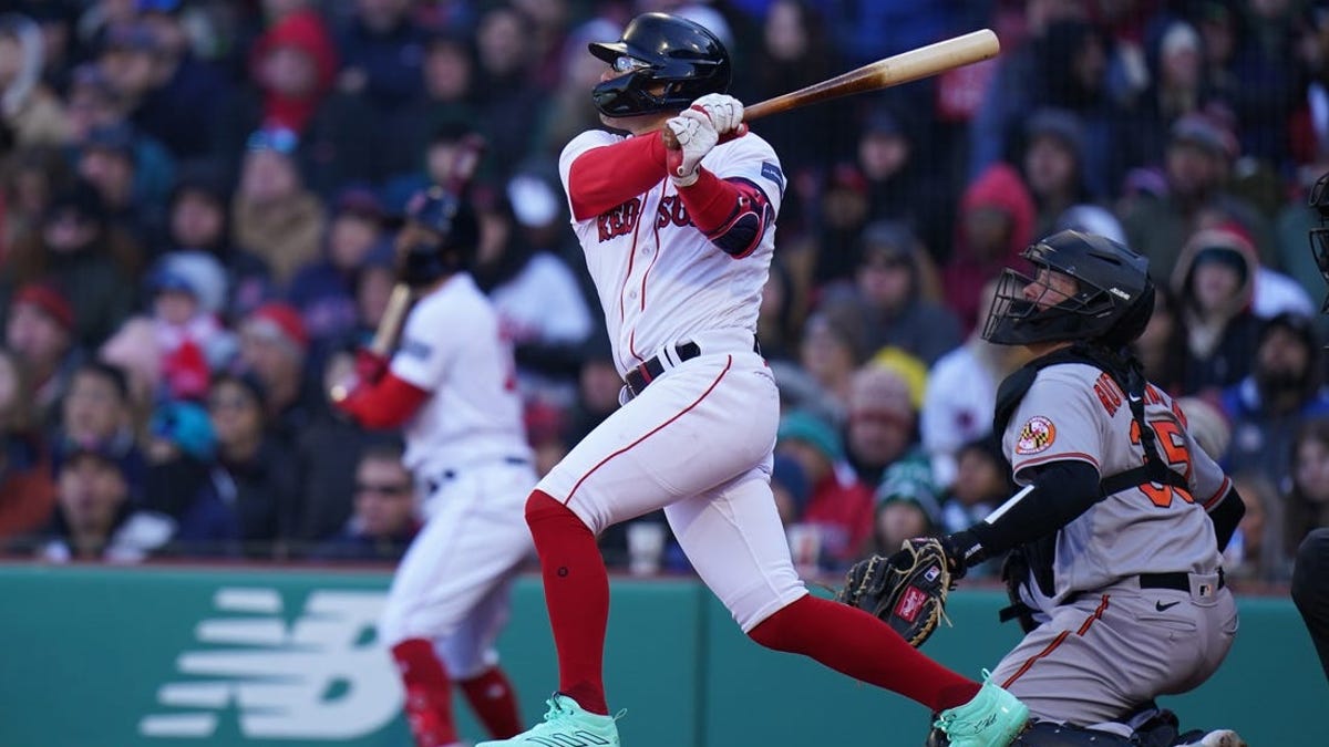 Red Sox, Enrique Hernandez agree to one-year extension 