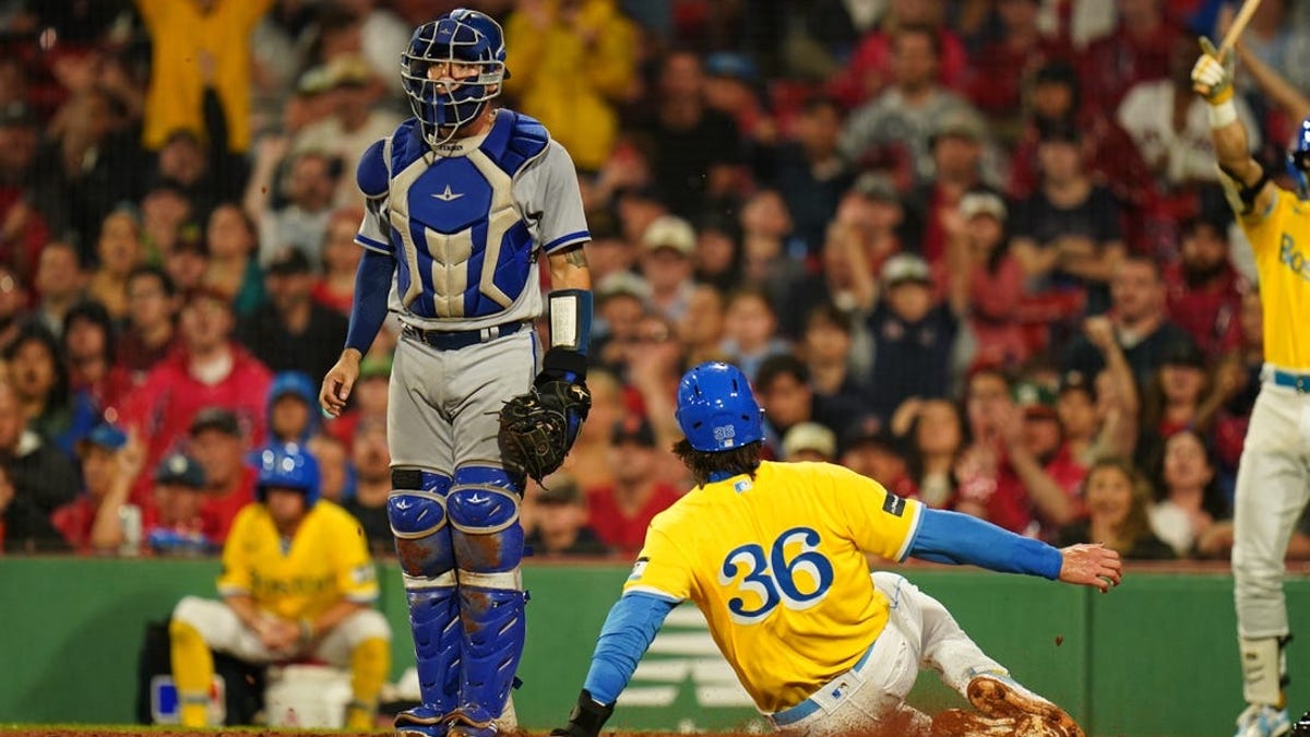 James Paxton, 4 relievers combine for 7-hit shutout as Red Sox beat Royals  2-0 - CBS Boston