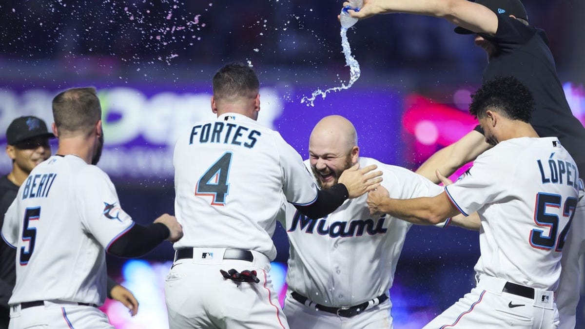 Marlins stun Holmes and Kahnle with 5 runs in 9th, beat Yankees 8