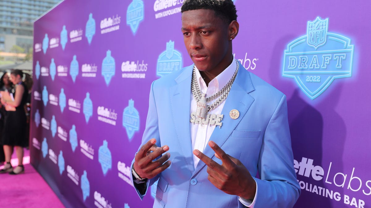 LOOK: Ahmad 'Sauce' Gardner shows up to 2022 NFL Draft with diamond 'Sauce'  chains 