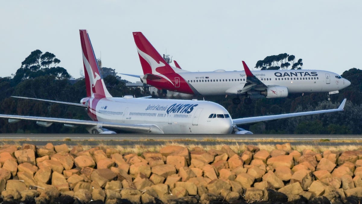 Qantas Boss Retires Early After Allegations The Australian Airline Sold Tickets For Canceled Flights 