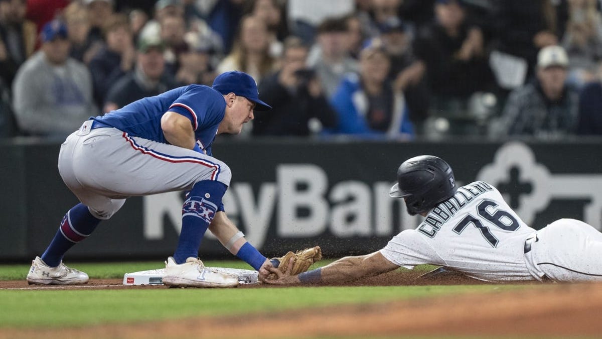 Mariners stun Rangers with ninth-inning comeback, putting Texas postseason  clincher on hold 