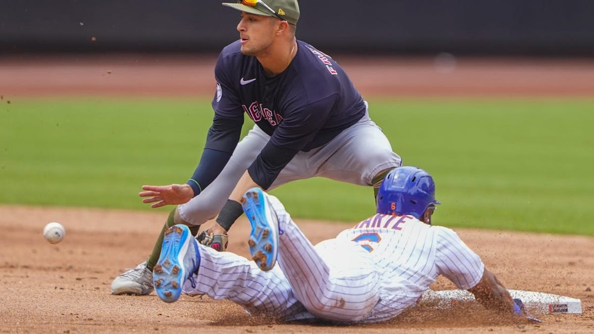 Mets continue late heroics in sweep of Guardians in doubleheader