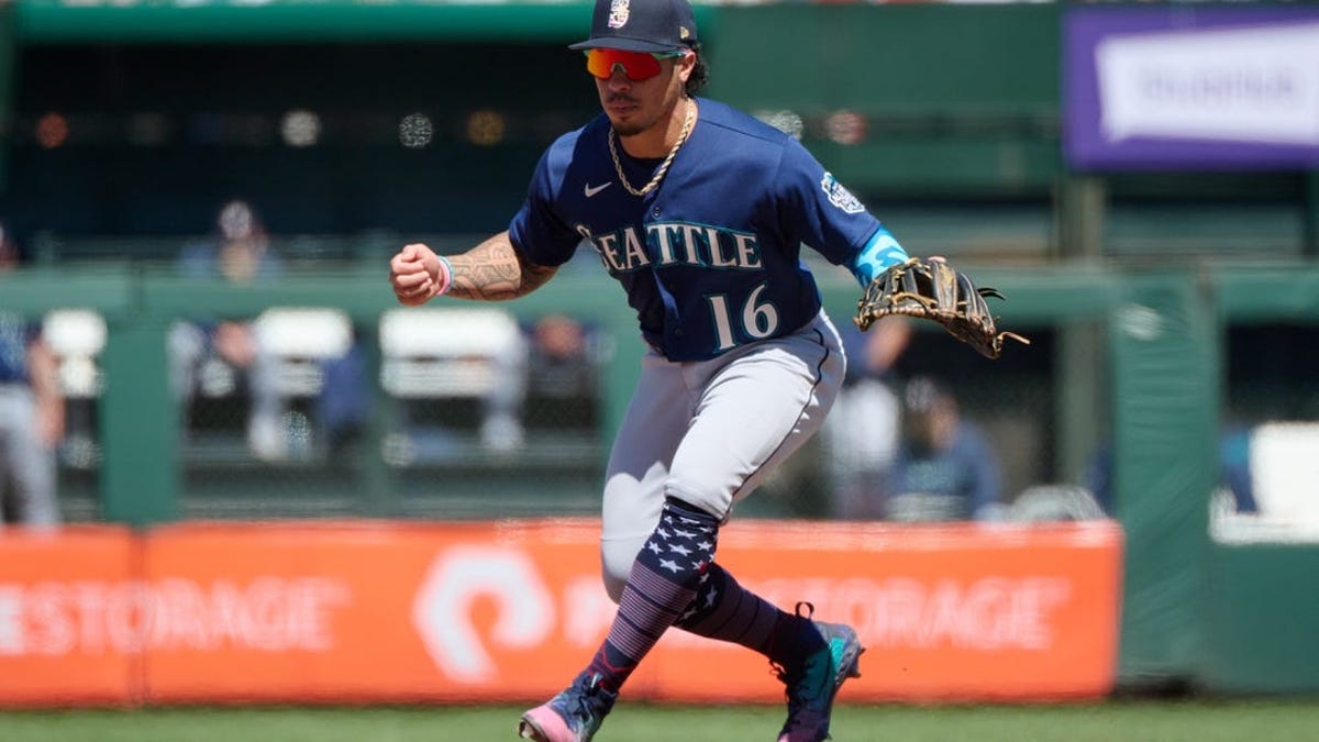 Former Seattle Mariners 2B Kolten Wong Signs with National League Contender  - Fastball
