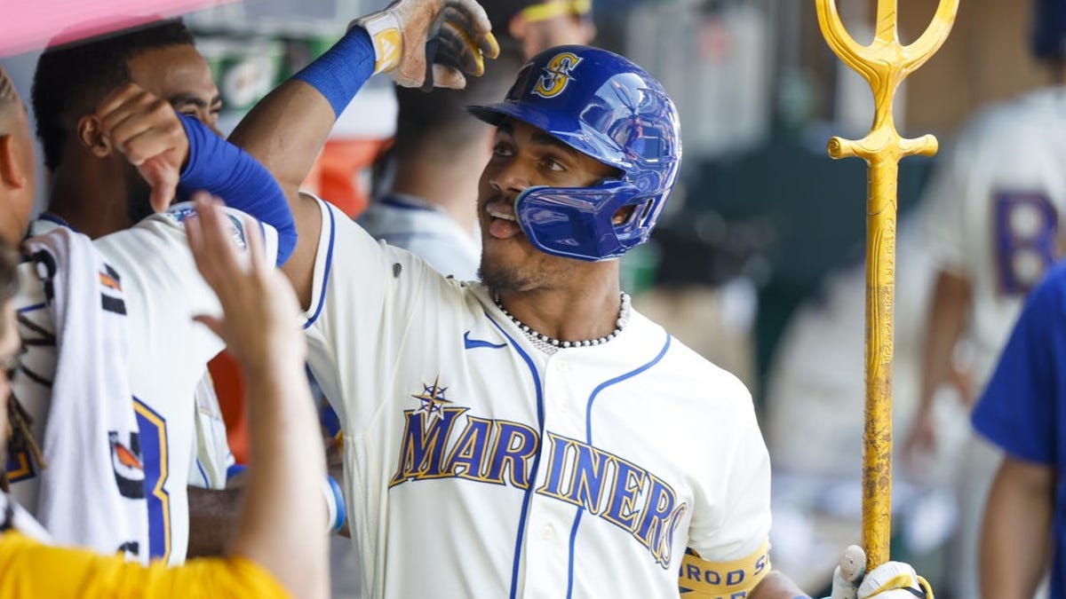 Red-hot Mariners walk tall into New York to face Mets