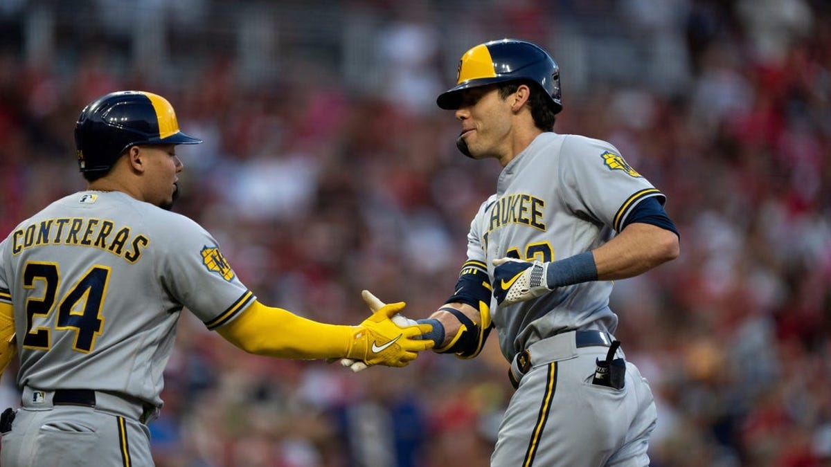 Brewers' road work gains them NL Central command