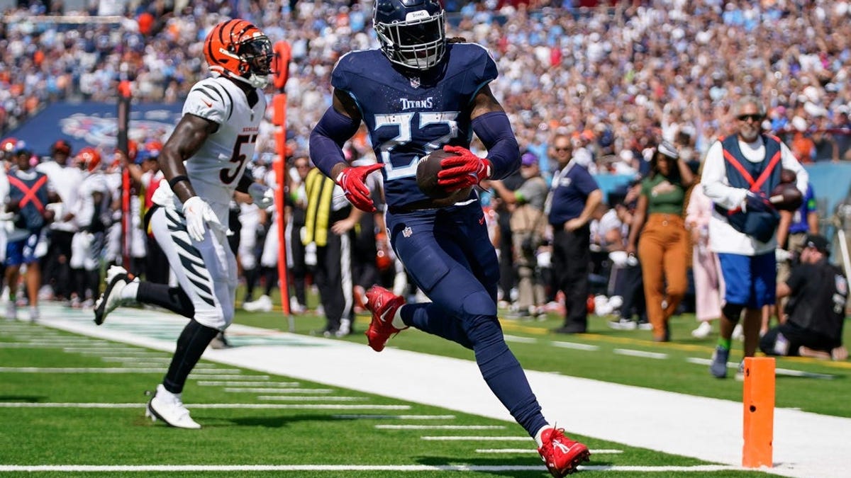 Derrick Henry helps Texans rout Bengals