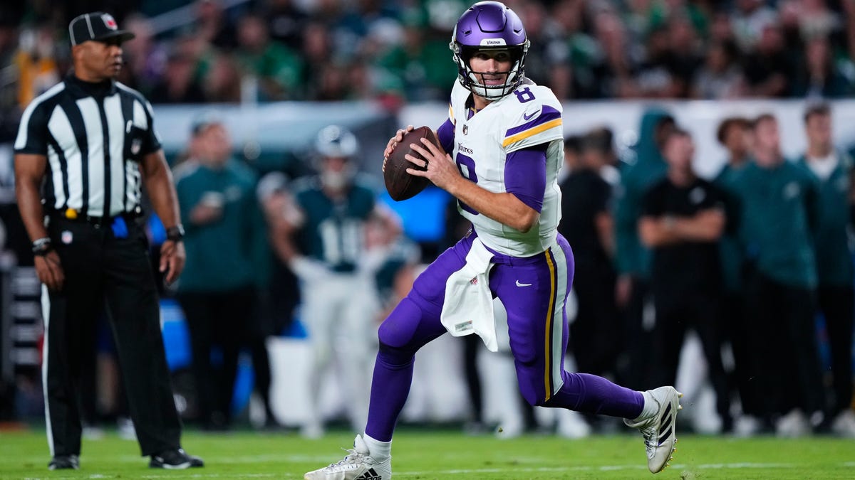 Kirk Cousins' prime-time woes continue vs. Eagles: Breaking down the  numbers behind Vikings QB's struggles under bright lights