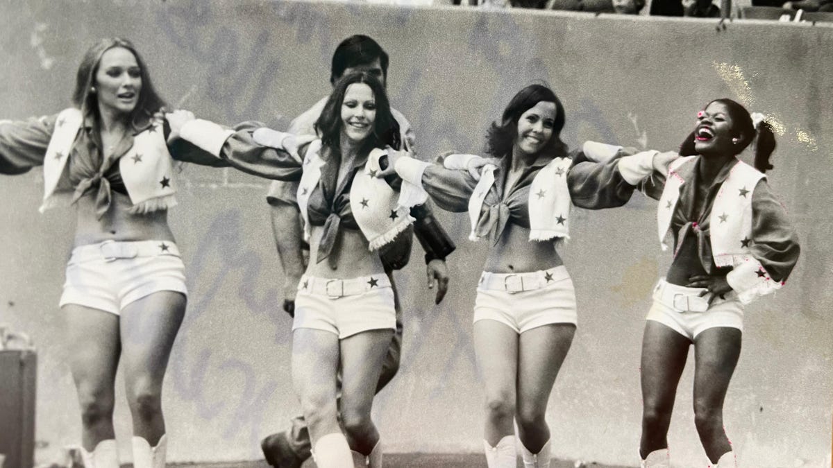 The 1977 Dallas Cowboys Cheerleaders  Dallas cheerleaders, Dallas cowboys, Dallas  cowboys cheerleaders