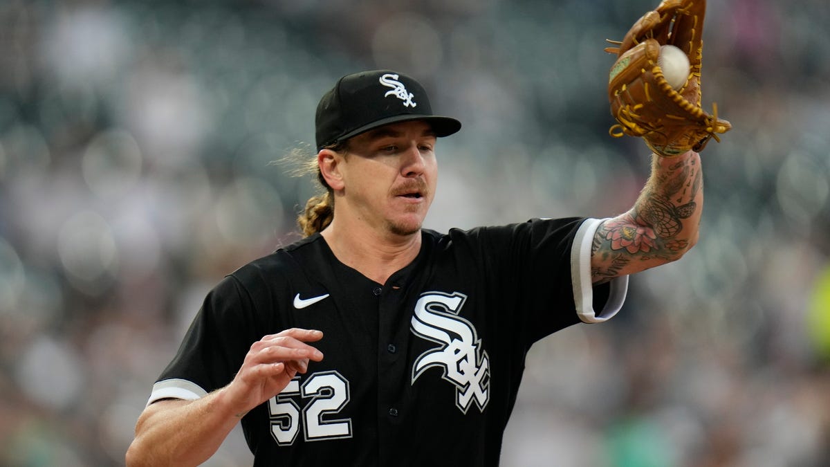 White Sox release statement on Mike Clevinger, who is under