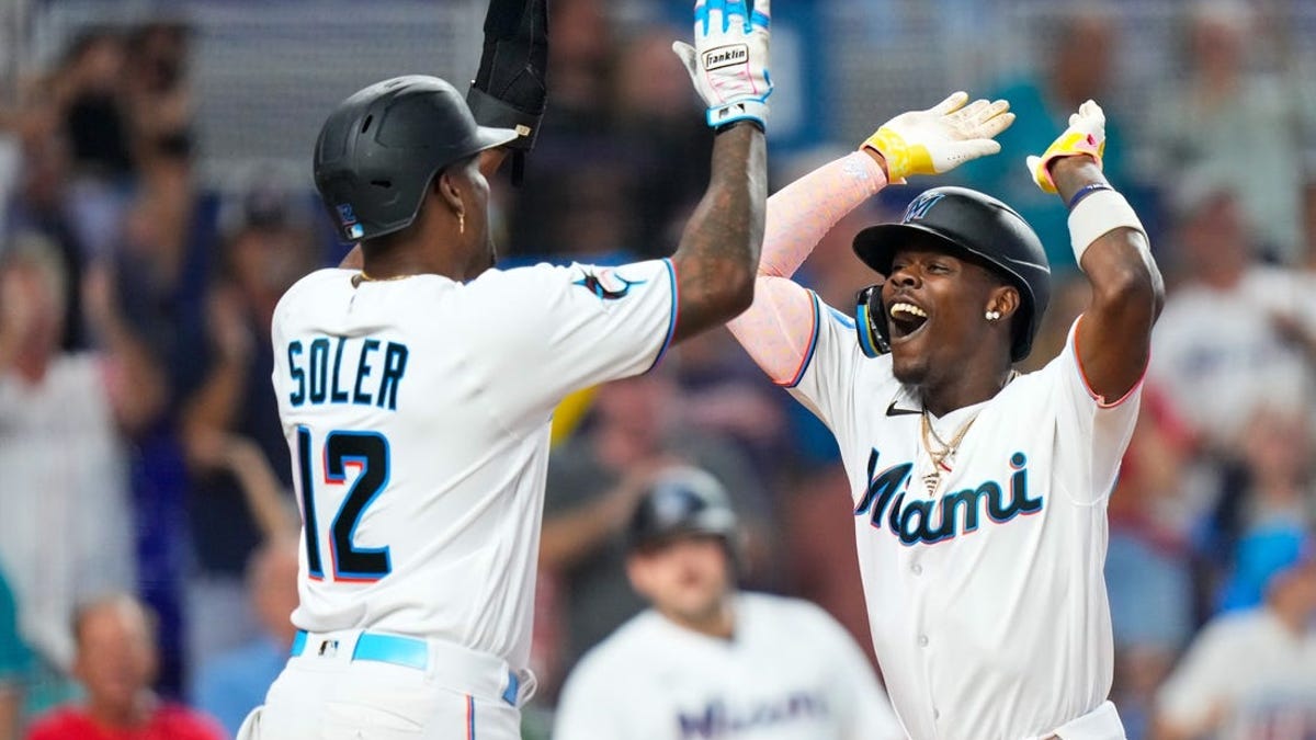 Chisholm homers as Marlins complete sweep of reeling Cubs