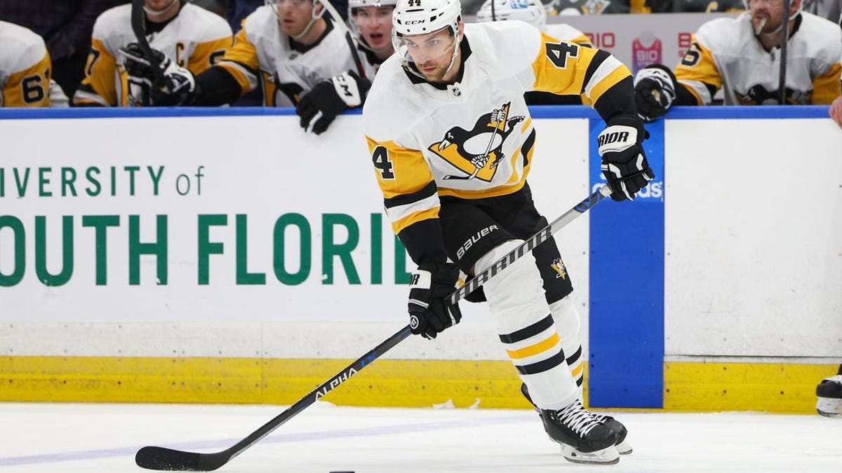 Jason Zucker makes Penguins debut with Sidney Crosby on Penguins' top line