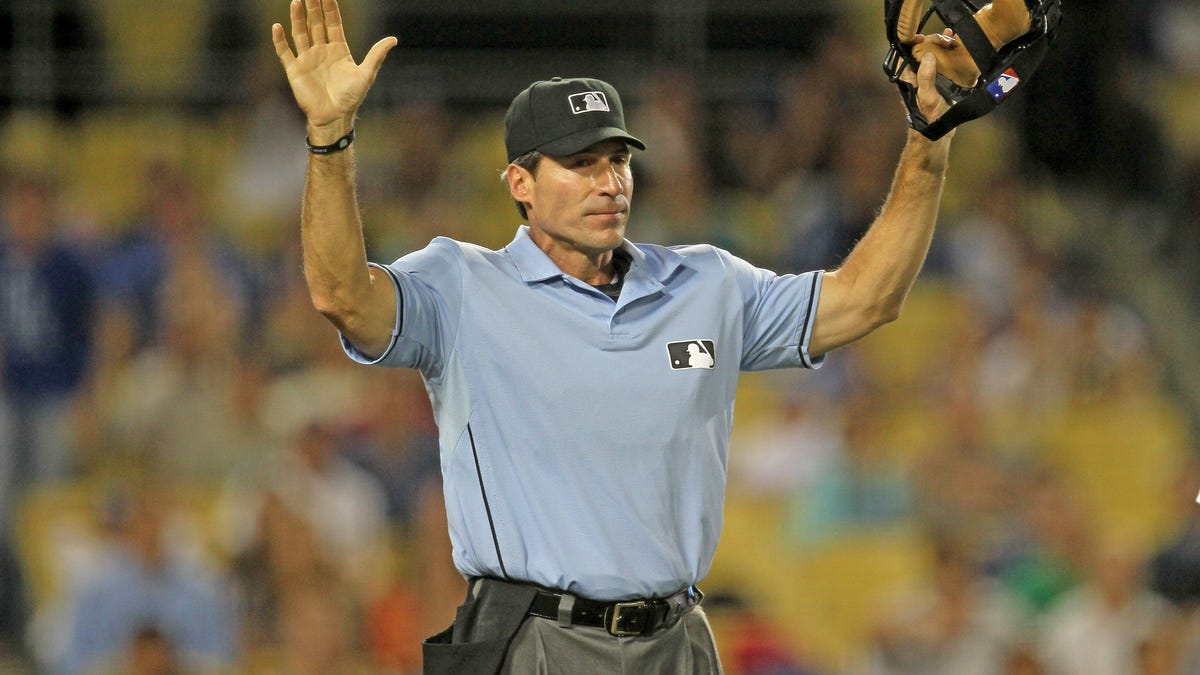 MLB umpire Angel Hernandez files lawsuit against league alleging