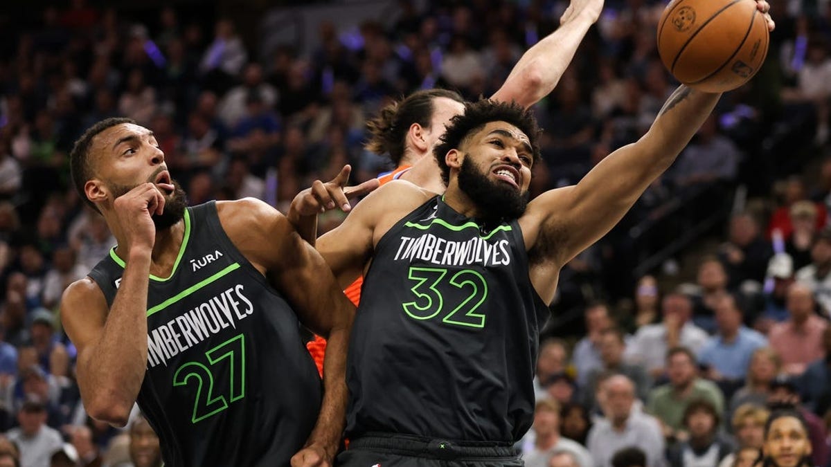 Karl-Anthony Towns becomes first center to win NBA 3-point contest