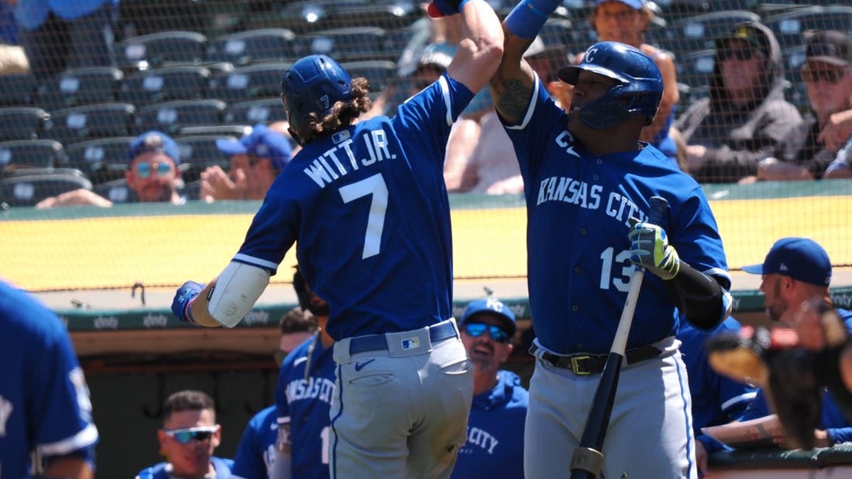 WATCH: Royals' Bobby Witt Jr. hits first career MLB home run at