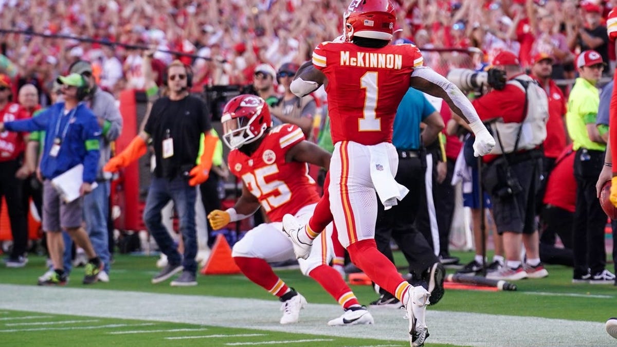 Bears-Chiefs game updates, highlights: Mahomes powers KC to 41-10 win