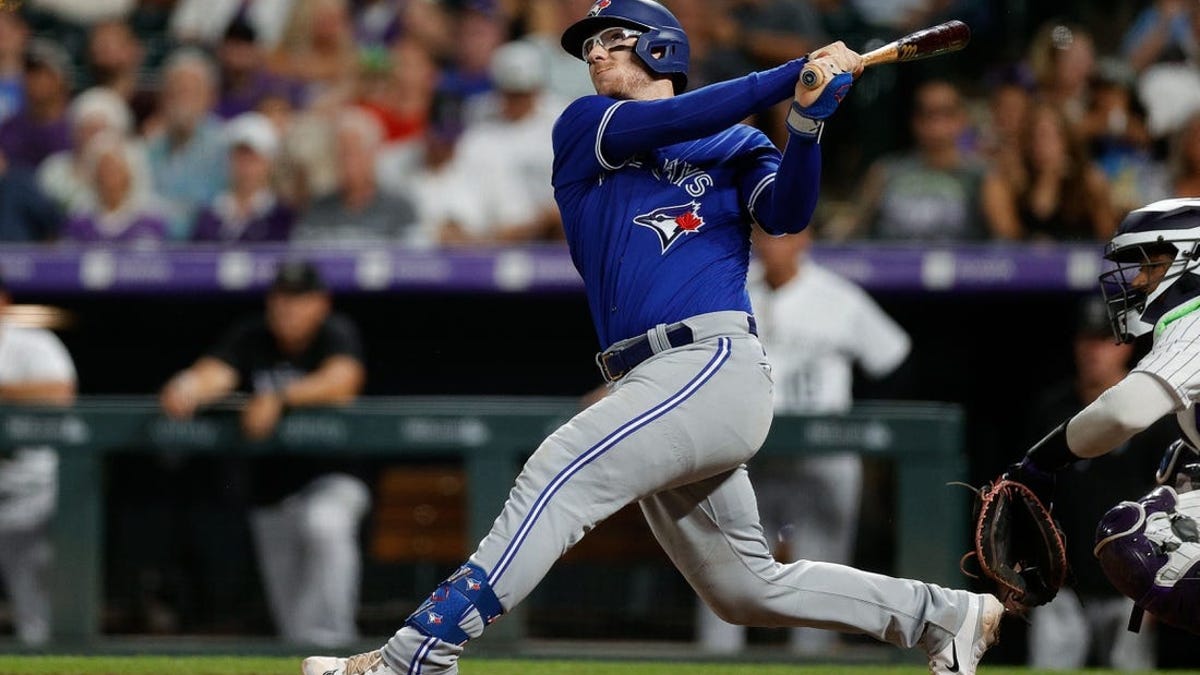 Clement and Springer hit RBI singles in the 8th in the Blue Jays