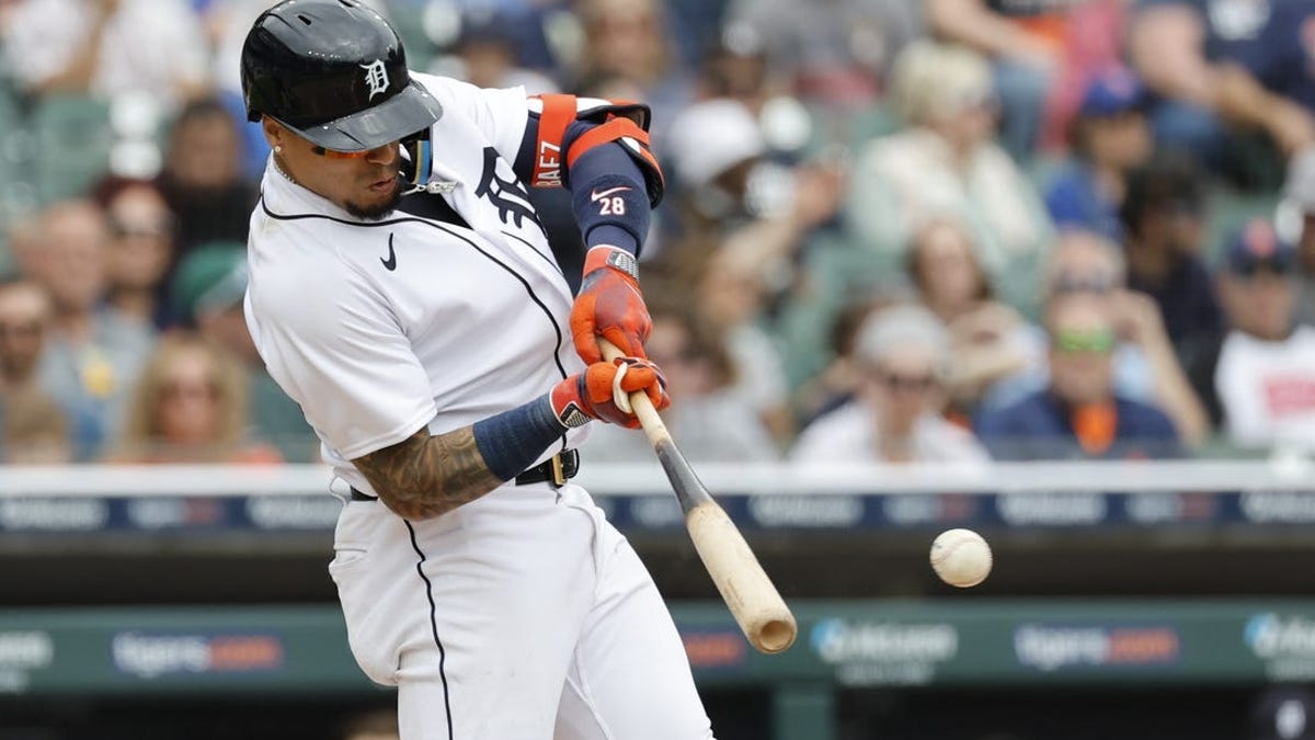 Javier Baez, Tigers come back to beat Mariners