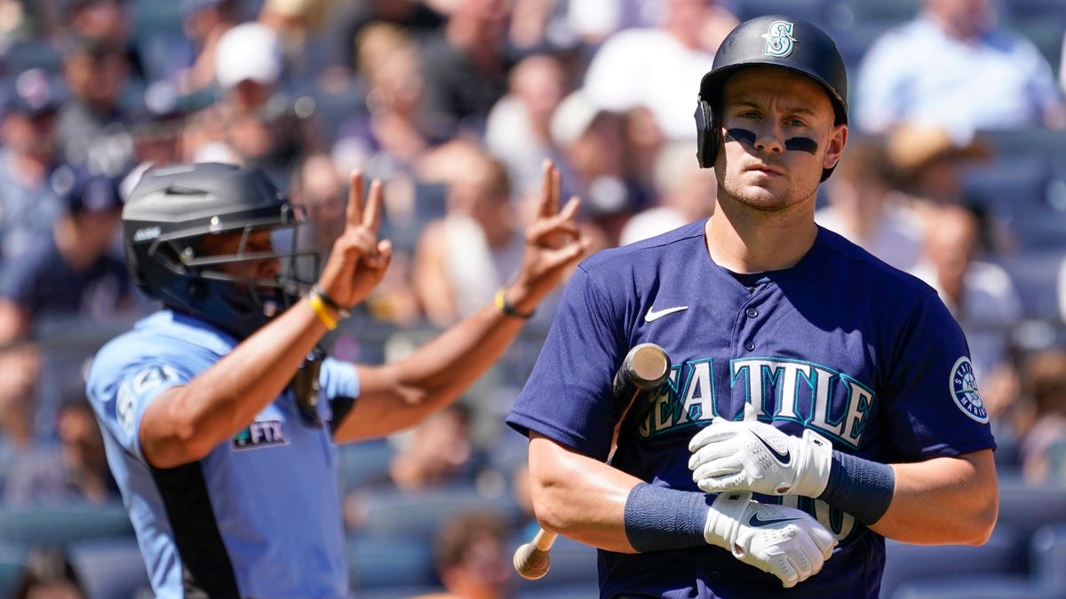 Mariners' Jarred Kelenic breaks his foot kicking a water cooler, makes  emotional apology to team, MLB