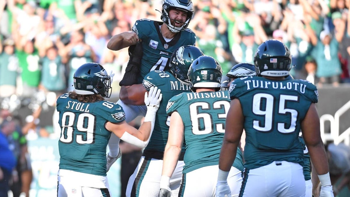 Eagles vs. Commanders score, takeaways: Jake Elliott sinks Washington in OT  as Philadelphia improves to 4-0 