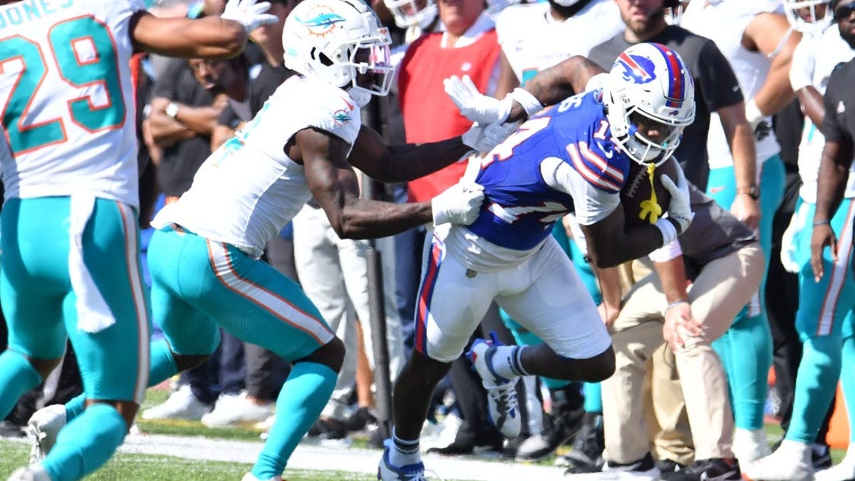 Bills' Josh Allen, Stefon Diggs connect for 3 TDs in rout of