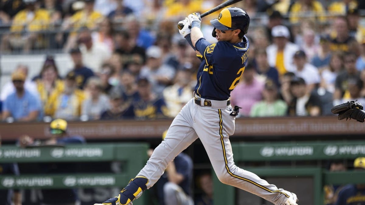 Contreras' 3-run homer leads Brewers over Pirates 6-3, maintains