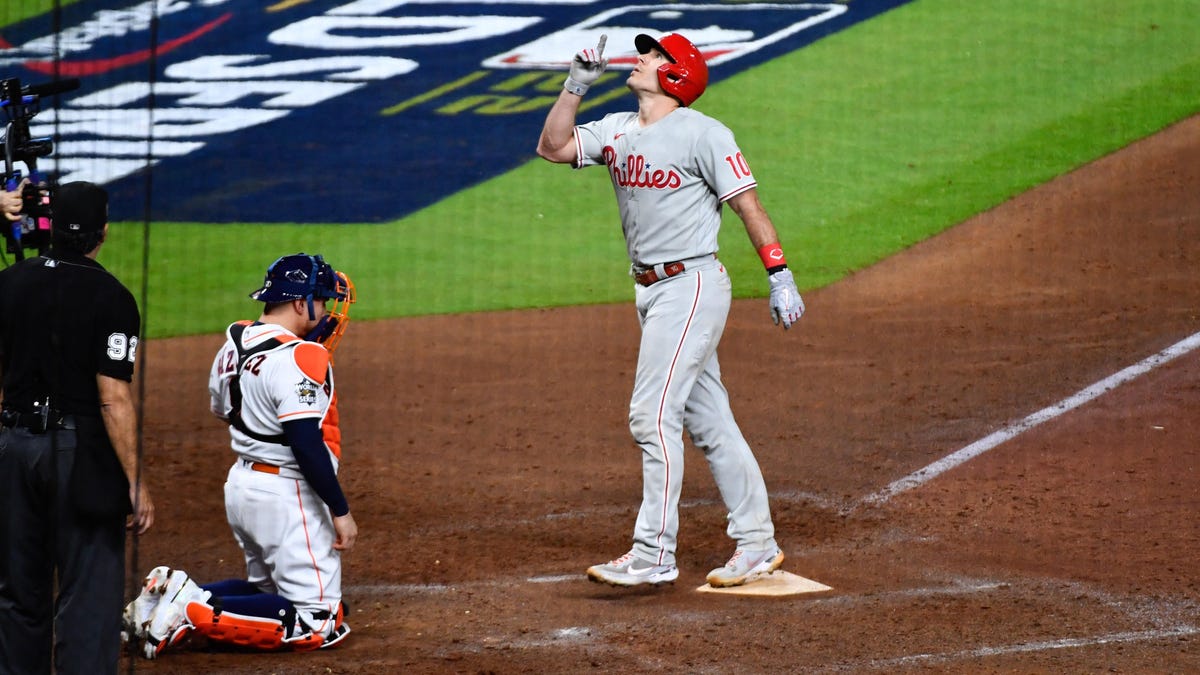 J.T. Realmuto, Phillies rally past Astros in 10 to open World Series