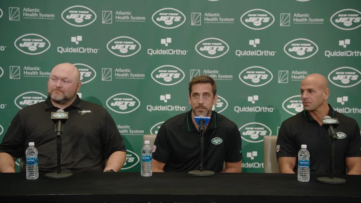 Anti-vaxxer Aaron Rodgers introduced as NY Jets QB by J&J heir