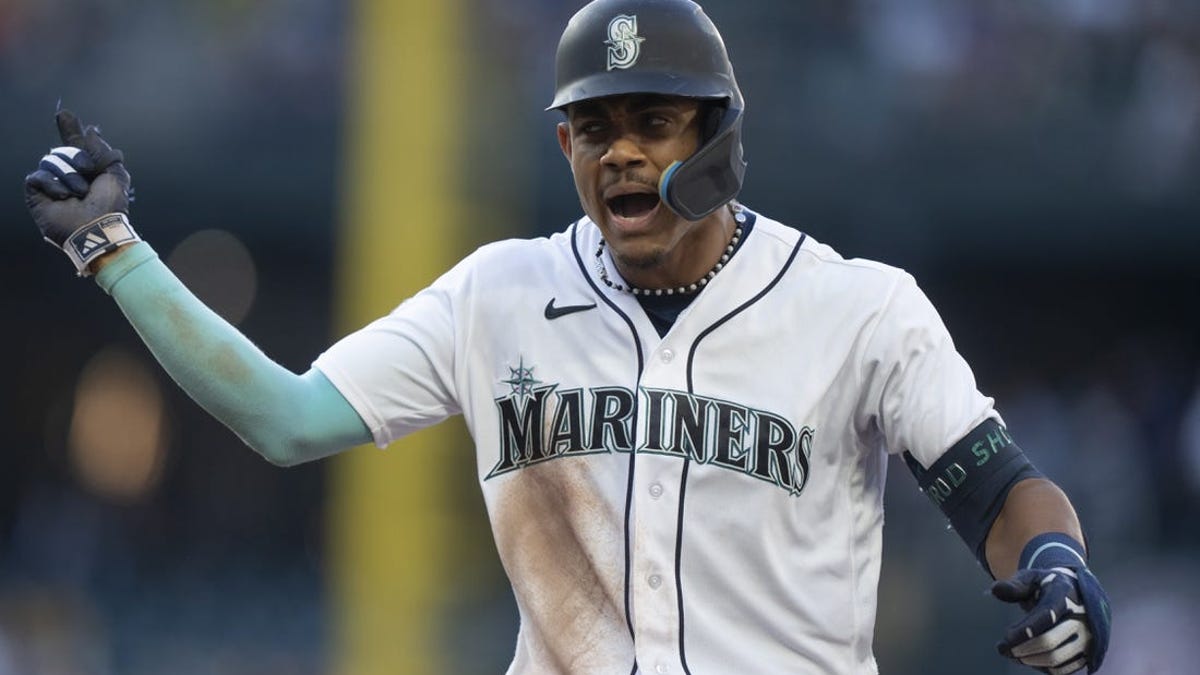 Mariners use early homers, strong start by Luis Castillo to top Nationals  8-4