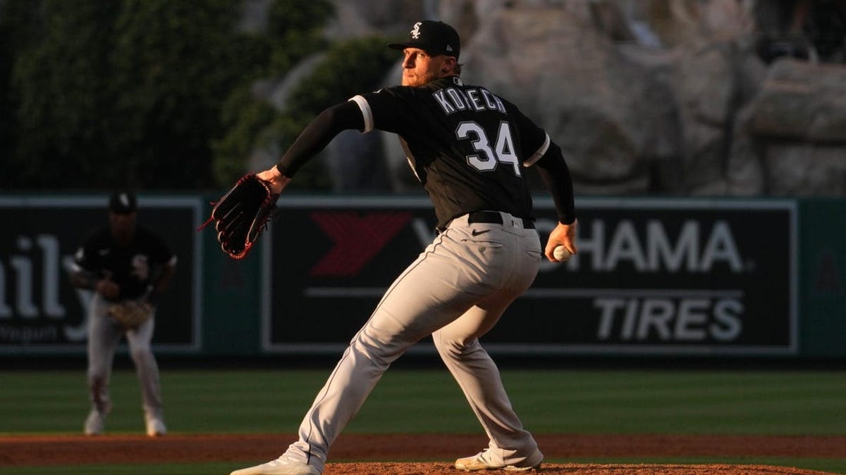 Ex-Red Sox prospect Michael Kopech lands on IL with shoulder inflammation 