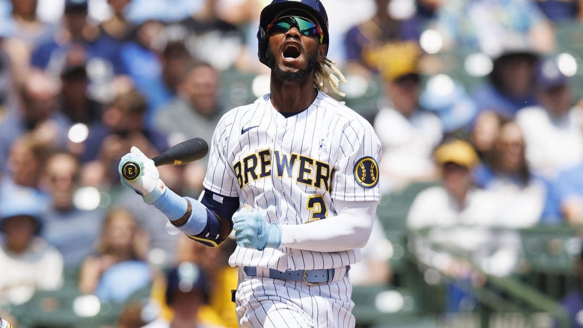 Brewers storm back for victory, send Pirates home empty-handed