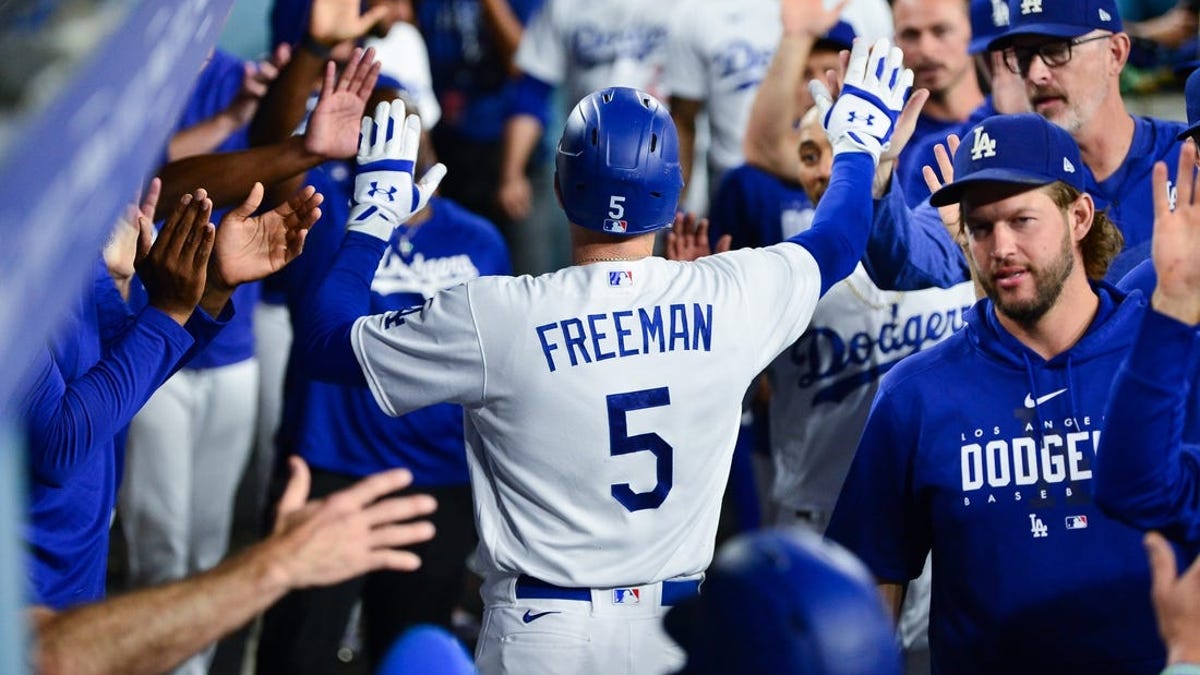 Freeman gets 4 hits, leading Dodgers past Padres 11-2