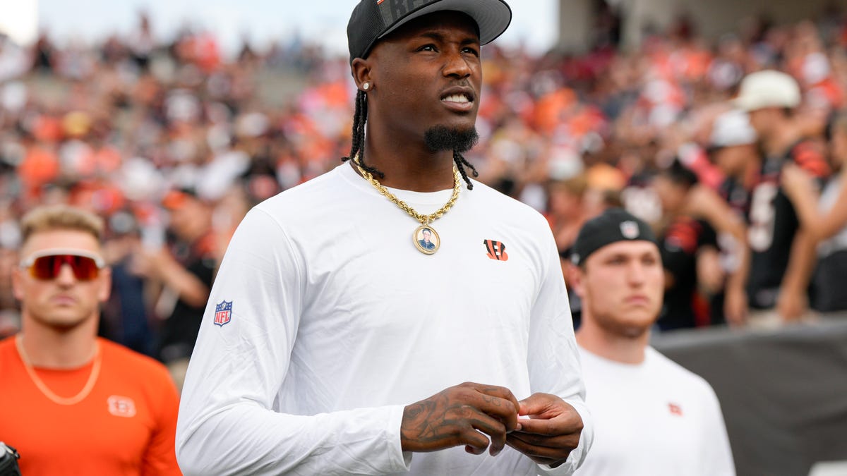 Bengals QB Joe Burrow wants to keep him and WRs Tee Higgins, Ja'Marr Chase  together: 'We're working to make that happen'