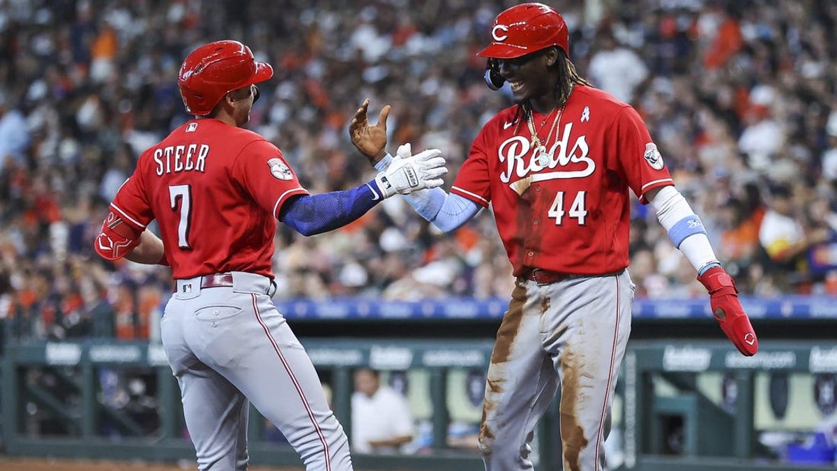 Reds push win streak to 7 with 10-3 win over Astros